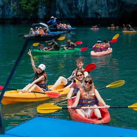Aquamarine Premium Cruise Hotel Ha Long Bagian luar foto
