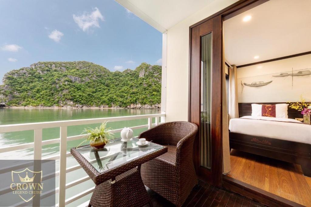 Aquamarine Premium Cruise Hotel Ha Long Bagian luar foto