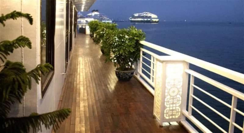 Aquamarine Premium Cruise Hotel Ha Long Bagian luar foto