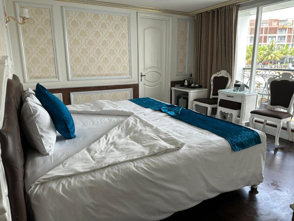 Aquamarine Premium Cruise Hotel Ha Long Bagian luar foto