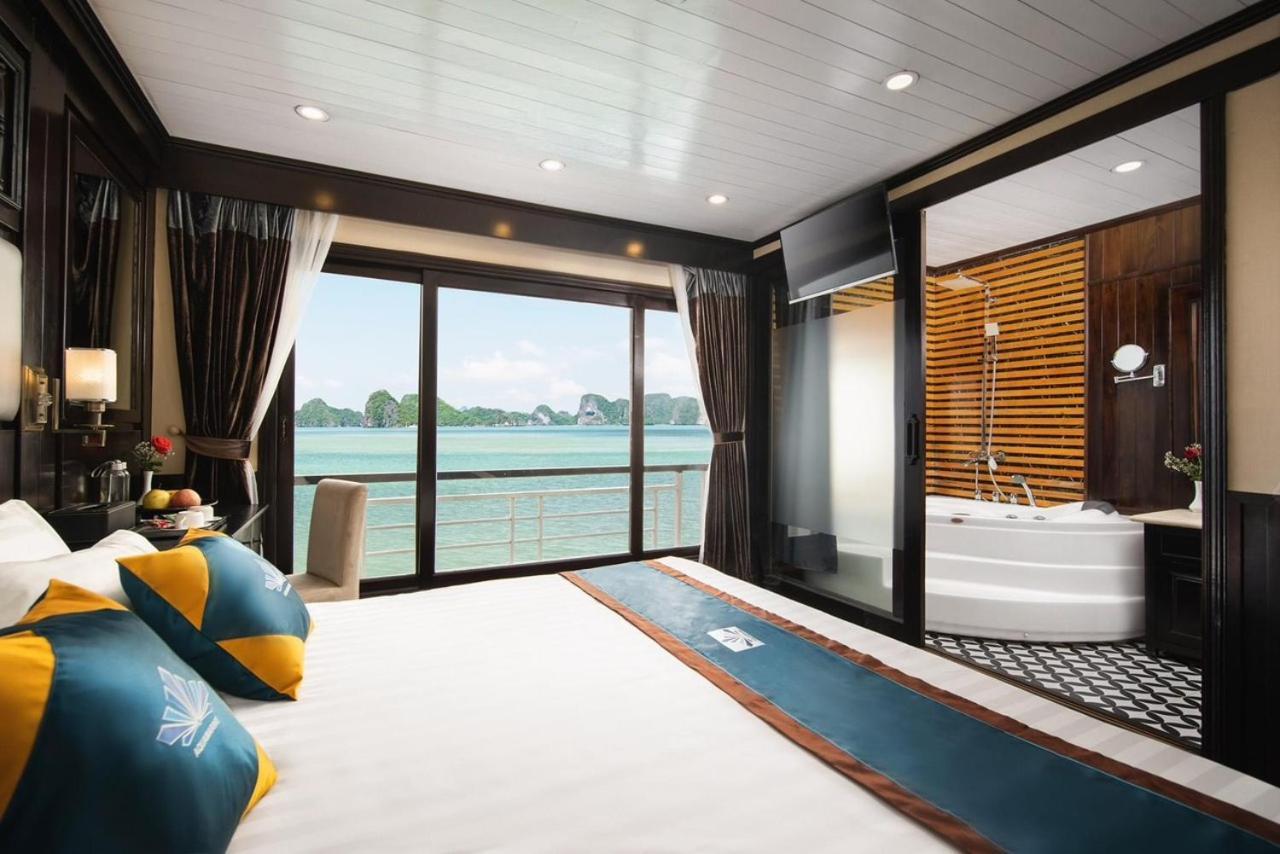 Aquamarine Premium Cruise Hotel Ha Long Bagian luar foto
