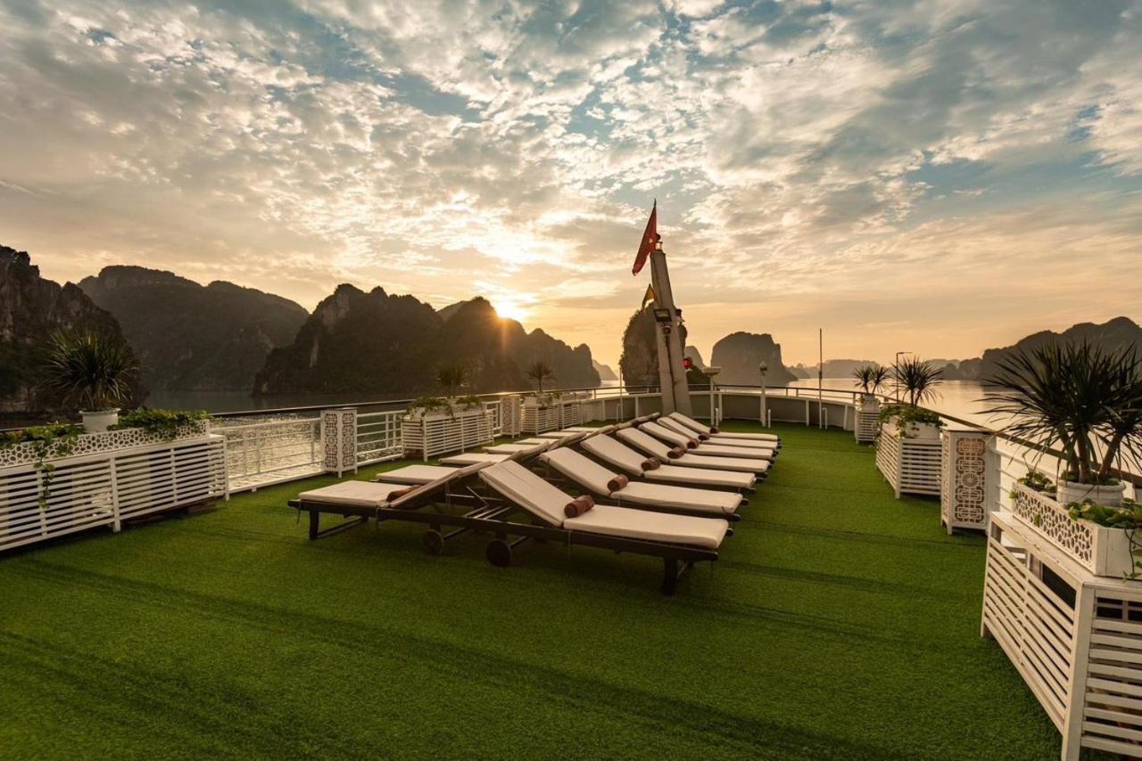 Aquamarine Premium Cruise Hotel Ha Long Bagian luar foto