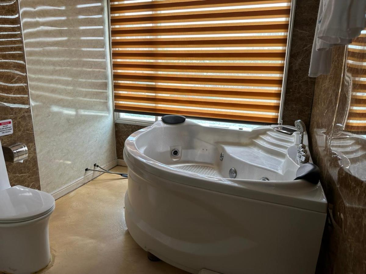 Aquamarine Premium Cruise Hotel Ha Long Bagian luar foto