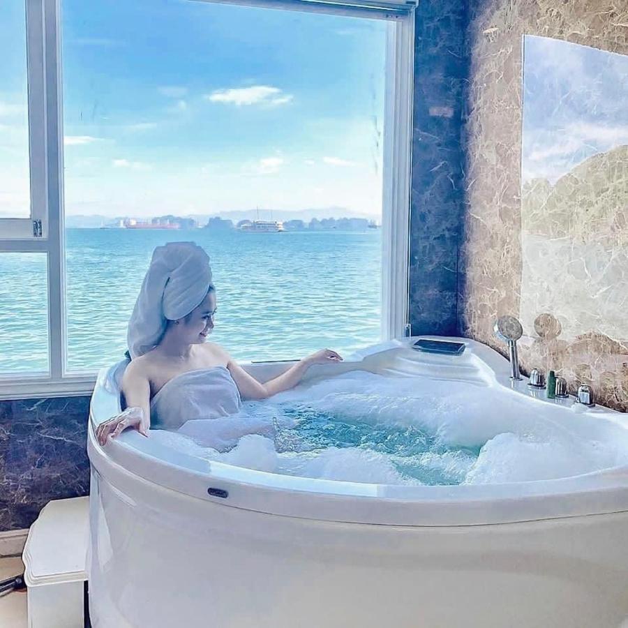 Aquamarine Premium Cruise Hotel Ha Long Bagian luar foto