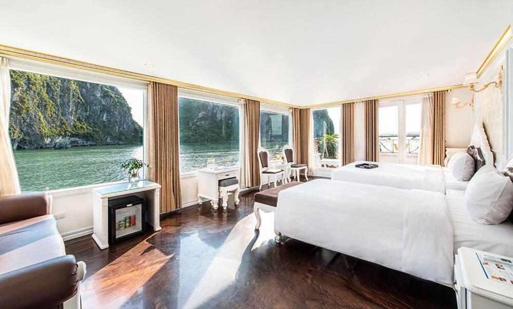 Aquamarine Premium Cruise Hotel Ha Long Bagian luar foto