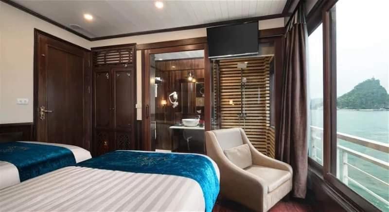 Aquamarine Premium Cruise Hotel Ha Long Bagian luar foto